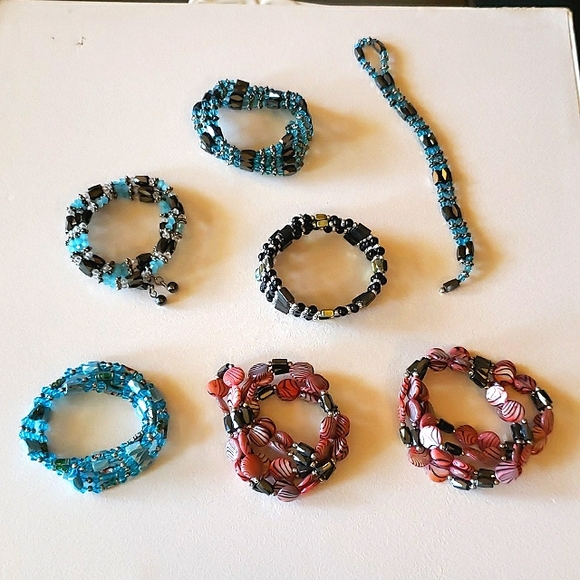 Bundle of 6 Magnet Necklace / Bracelet Strands Plus Bonus Tiny Bracelet! - Picture 1 of 7